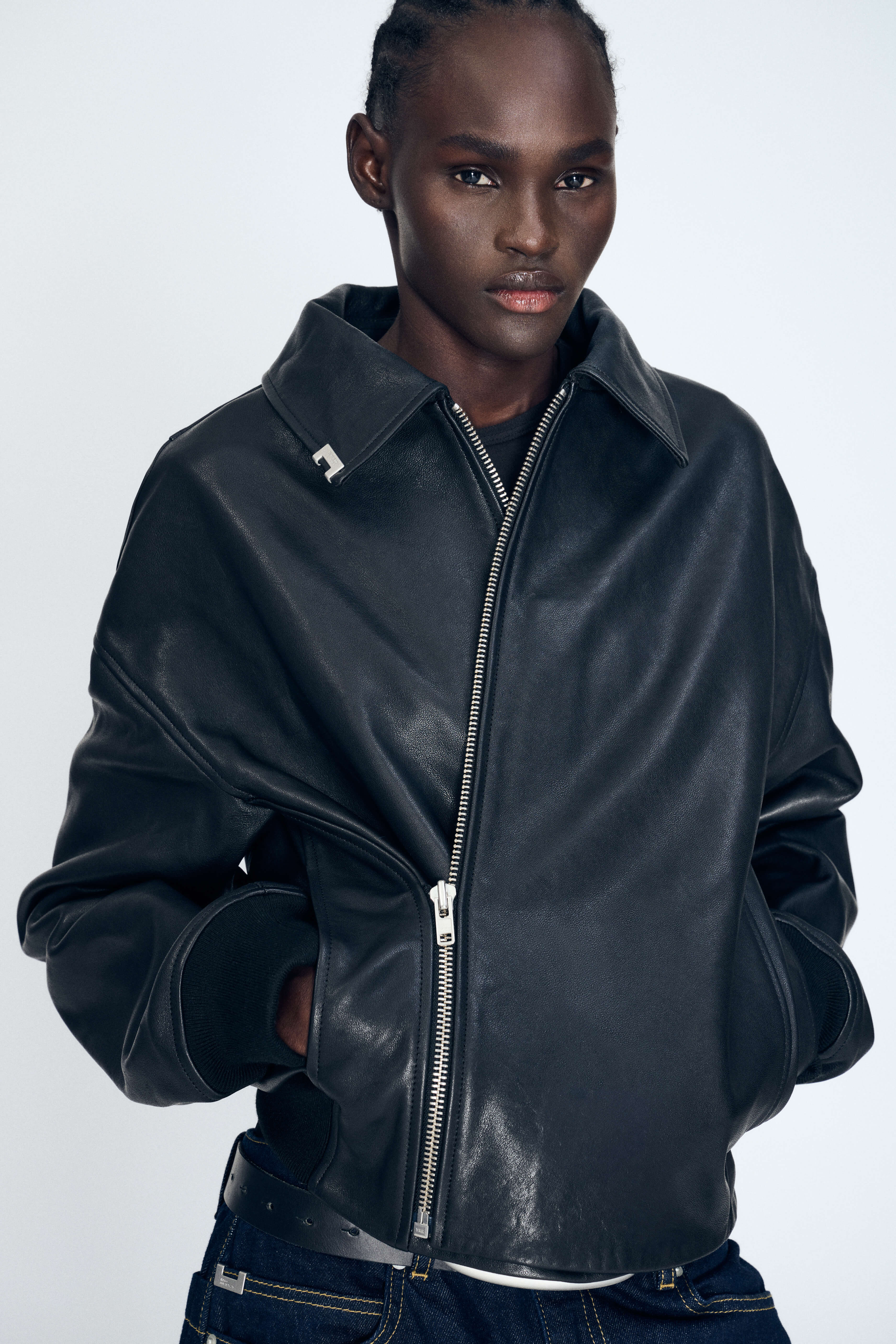 Product Gallery Media 6 Wrap Flight Bomber in Black