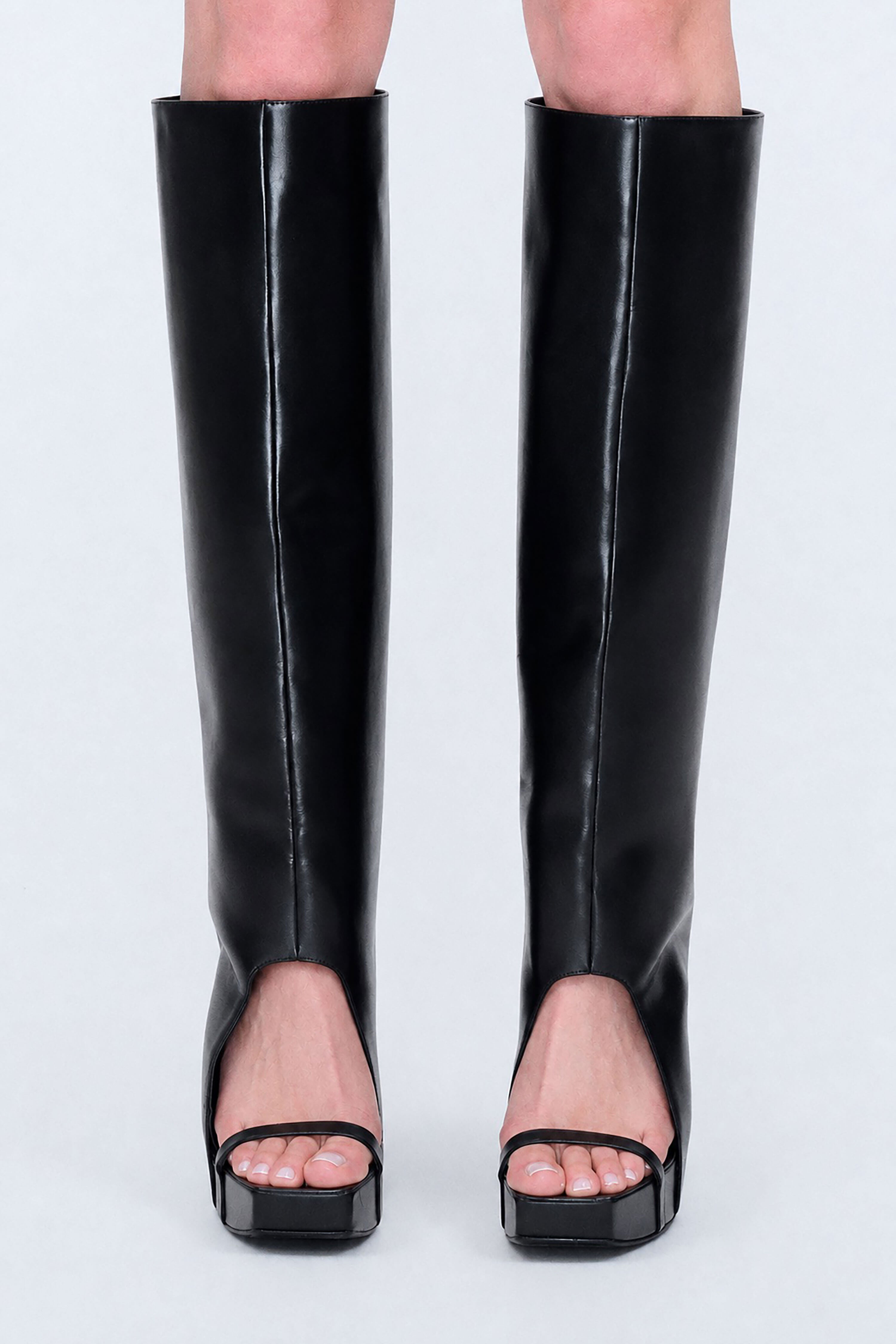 Product Gallery Media 3 Rever Boot Sandal